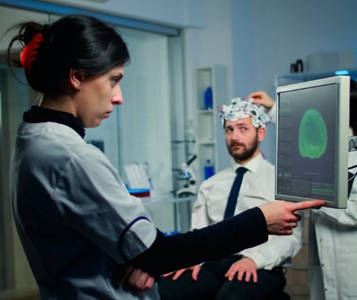 Testwell diagnostic lab team at work